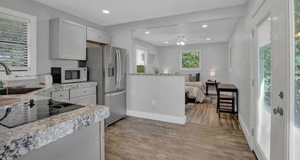 Grey Haus Casita-peaceful Hill Country Views!