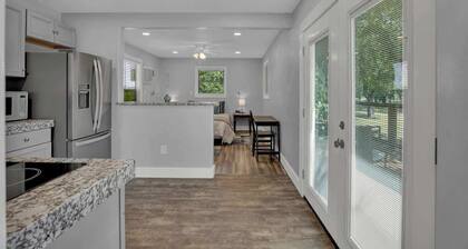 Grey Haus Casita-peaceful Hill Country Views!