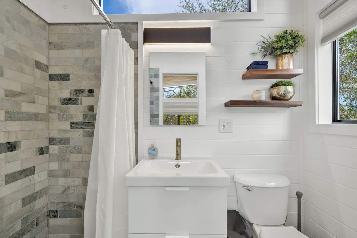 House, 1 King Bed | Bathroom | Towels