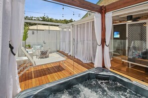 Terrace/patio - Private Spa, Fire Pit - The Retreat Coolum Beach (Coolum Beach)