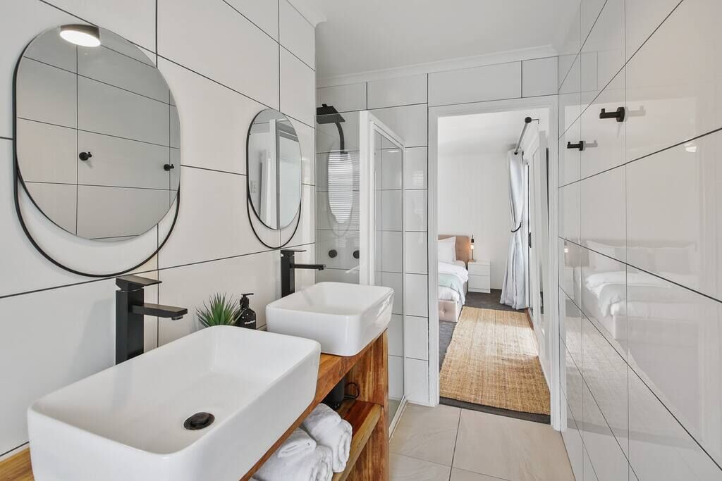 Bathtub, hair dryer, towels