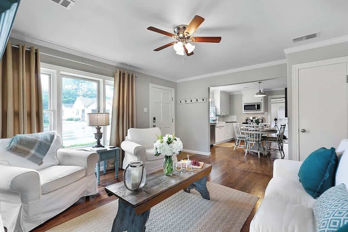 하우스, 침대(여러 개), 주방, 시내 전망 (403 N. Llano St) | 거실 공간