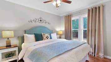 Casa, letti multipli, cucina, vista città (403 N. Llano St) | 2 camere, con stile personalizzato, con arredamento individuale