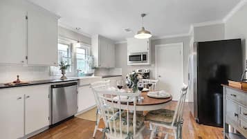 Casa, letti multipli, cucina, vista città (403 N. Llano St) | Ristoranti