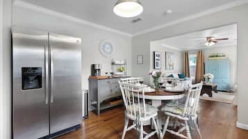 House, Multiple Beds, Kitchen, City View (403 N. Llano St) | Interior