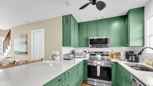 Unclassified image, 4 of 26, button - Dreamy Downtown Condo, Near Meeting St & Broad St (Charleston)
