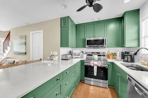 Coffee/tea maker, fridge, microwave, oven