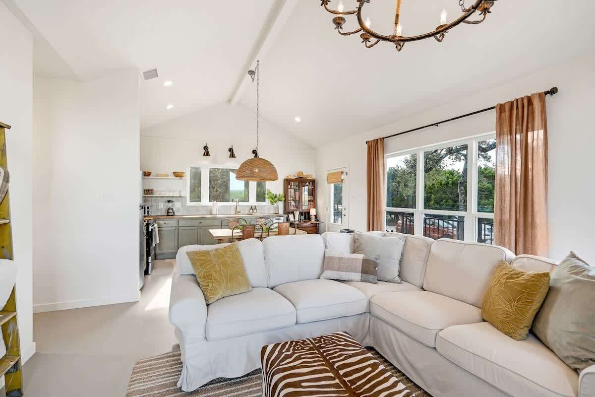 House, Multiple Beds, Hot Tub (1335 Hilltop Oaks) | Living area | Fireplace