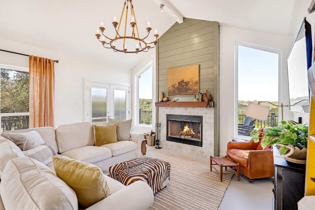 House, Multiple Beds, Hot Tub (1335 Hilltop Oaks) | Living area