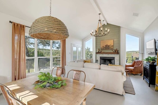 Casa, varias camas, bañera de hidromasaje (1335 Hilltop Oaks) | Interior