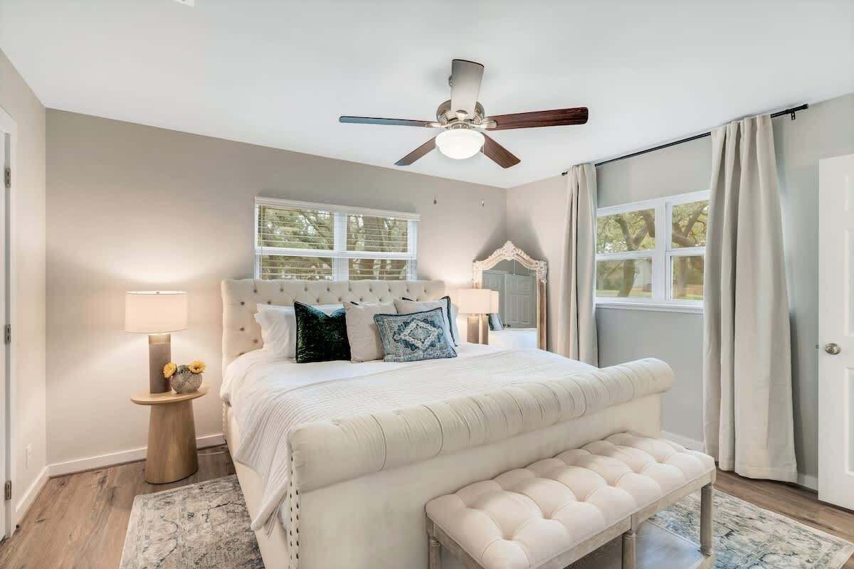 Casa, varias camas, patio, vistas a la ciudad (123 Ridgewood Dr) | 3 dormitorios, decoración individual, mobiliario individual