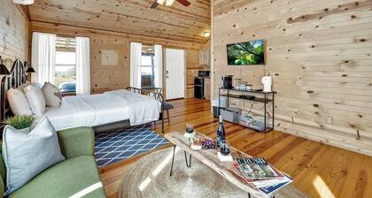 Mesquite Cabin With Hot Tub & Hill Country Views