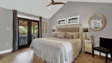 House, Multiple Beds, Hot Tub, City View (109 S Bowie St) | 2 bedrooms, individually decorated, individually furnished, bed sheets