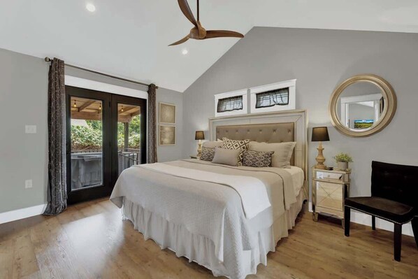 2 bedrooms, individually decorated, individually furnished, bed sheets - Alcove: Steps to Main St.-high End Home W/hot-tub! (Fredericksburg)