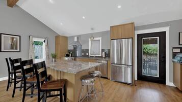 House, Multiple Beds, Hot Tub, City View (109 S Bowie St) | Private kitchen | Coffee/tea maker, electric kettle