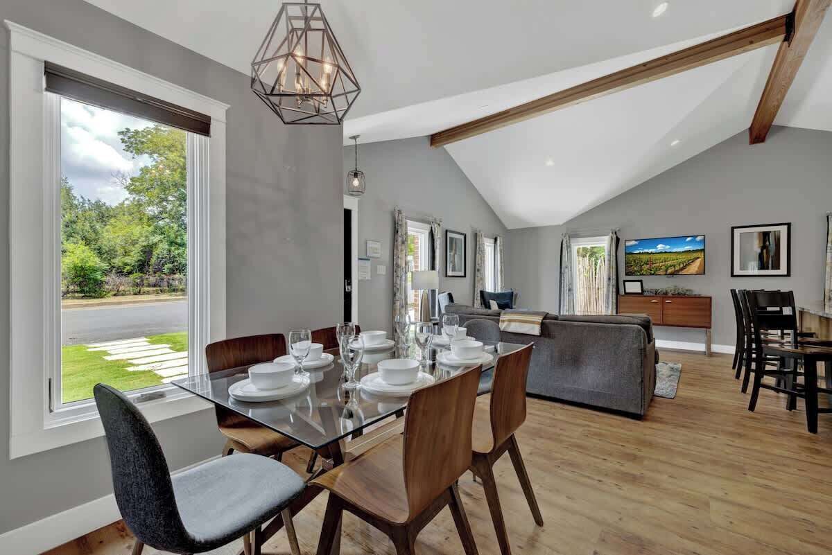 Rumah, Beberapa Tempat Tidur, hot tub, pemandangan kota (109 S Bowie St) | Tempat makan