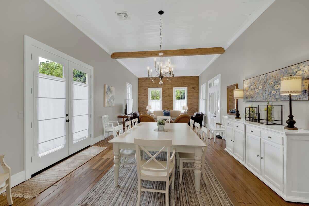 House, Multiple Beds, Patio, City View (403 W Austin Main) | Dining