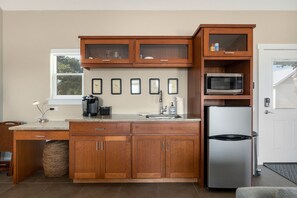 Cottage, 1 King Bed, Patio, Mountain View | Private kitchen | Fridge, microwave, coffee/tea maker, cookware/dishes/utensils - Luxury Cottage With Stunning Views-spa Bath-patio (Fredericksburg)