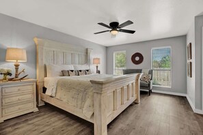 2 bedrooms, individually decorated, individually furnished, bed sheets - Wanderlust #3 Hot Tub Shared Outdoor Space (Fredericksburg)