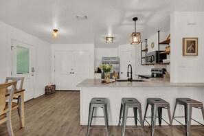 Dining - Wanderlust #3 Hot Tub Shared Outdoor Space (Fredericksburg)