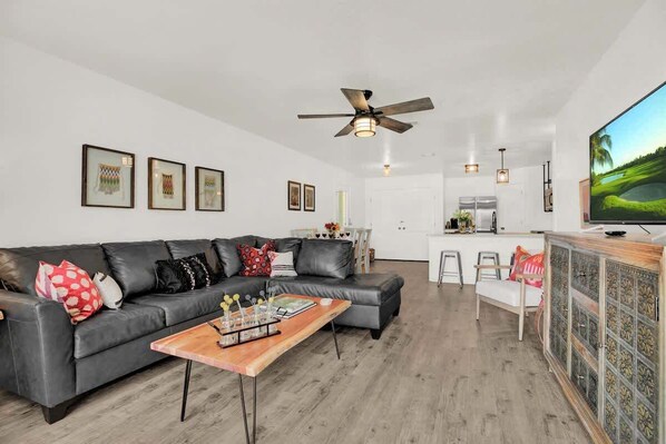 Appartement, Plusieurs lits, baignoire à remous (907 Hill St #3) | Aire de séjour