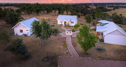 Luxury Cottage With Views Fireplace & Grill!
