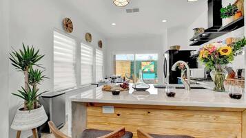 4 habitaciones, decoración personalizada y muebles diferentes