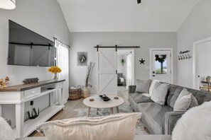 House, 2 Queen Beds, Hot Tub | Living area | TV, fireplace