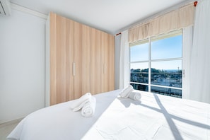 1 habitación, tabla de planchar con plancha, wifi gratis y ropa de cama 