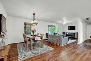 Interior - Gorgeous Bluebonnet House With Deck and Fire Pit (Fredericksburg)