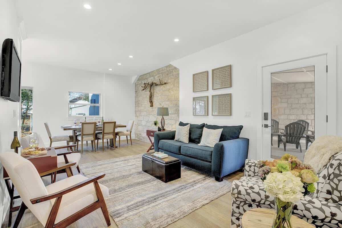 House, Multiple Beds, Patio, City View (403W Austin Carriage) | Living area