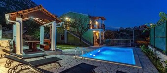 Beautiful Villa with playground and pool