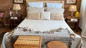 1 dormitorio, tabla de planchar con plancha, wifi y ropa de cama