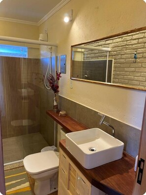 Serviettes fournies, savon, papier toilette