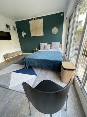 1 dormitorio, tabla de planchar con plancha, wifi y ropa de cama