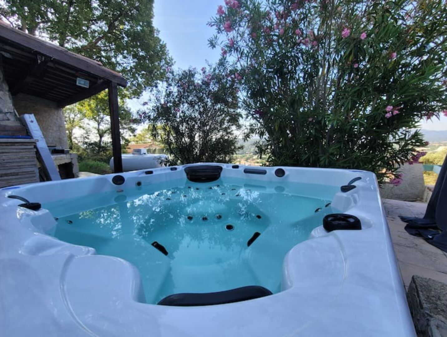 Bain à remous extérieur