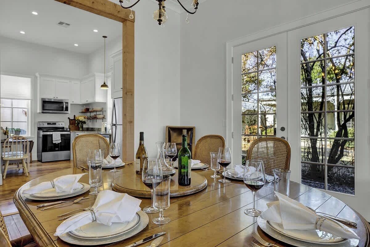 House, Multiple Beds, Patio (403 W Austin Combo) | Dining