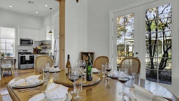 House, Multiple Beds, Patio (403 W Austin Combo) | Dining
