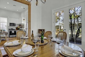 House, Multiple Beds, Patio (403 W Austin Combo) | Dining