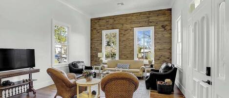 Rumah, Beberapa Tempat Tidur, patio (403 W Austin Combo) | Area keluarga