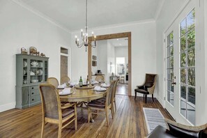 House, Multiple Beds, Patio (403 W Austin Combo) | Dining