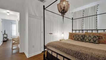 House, Multiple Beds, Hot Tub (807 Poplar Pl - Mod) | 3 bedrooms, individually decorated, individually furnished, bed sheets