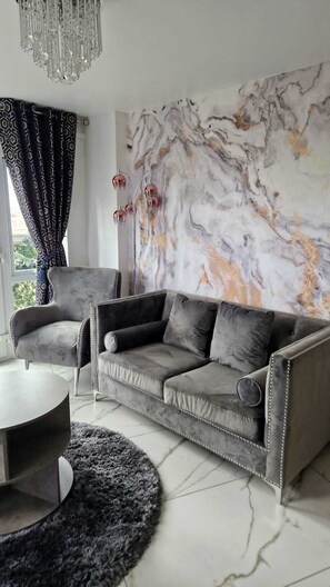 Apartment | Living area - Luxurious two Bedrooms Apartment Slough (Slough)