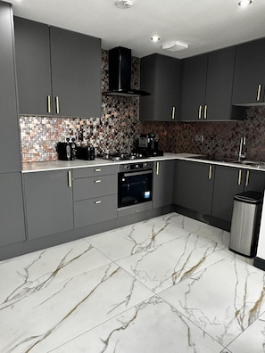 Apartment | Eigene Küche | Mikrowelle, Ofen, Herdplatte, Wasserkocher