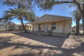 Exterior - Olive St Ranch With Hottub-grill and Party Barn (Fredericksburg)
