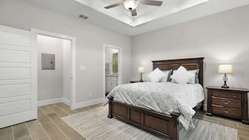 Casa, varias camas, patio (1215 Lavaca) | 3 habitaciones, decoración personalizada y muebles diferentes