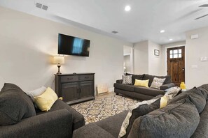 House, Multiple Beds, Patio (1215 Lavaca) | Living area | TV