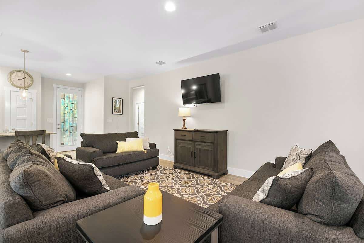 House, Multiple Beds, Patio (1215 Lavaca) | Living area