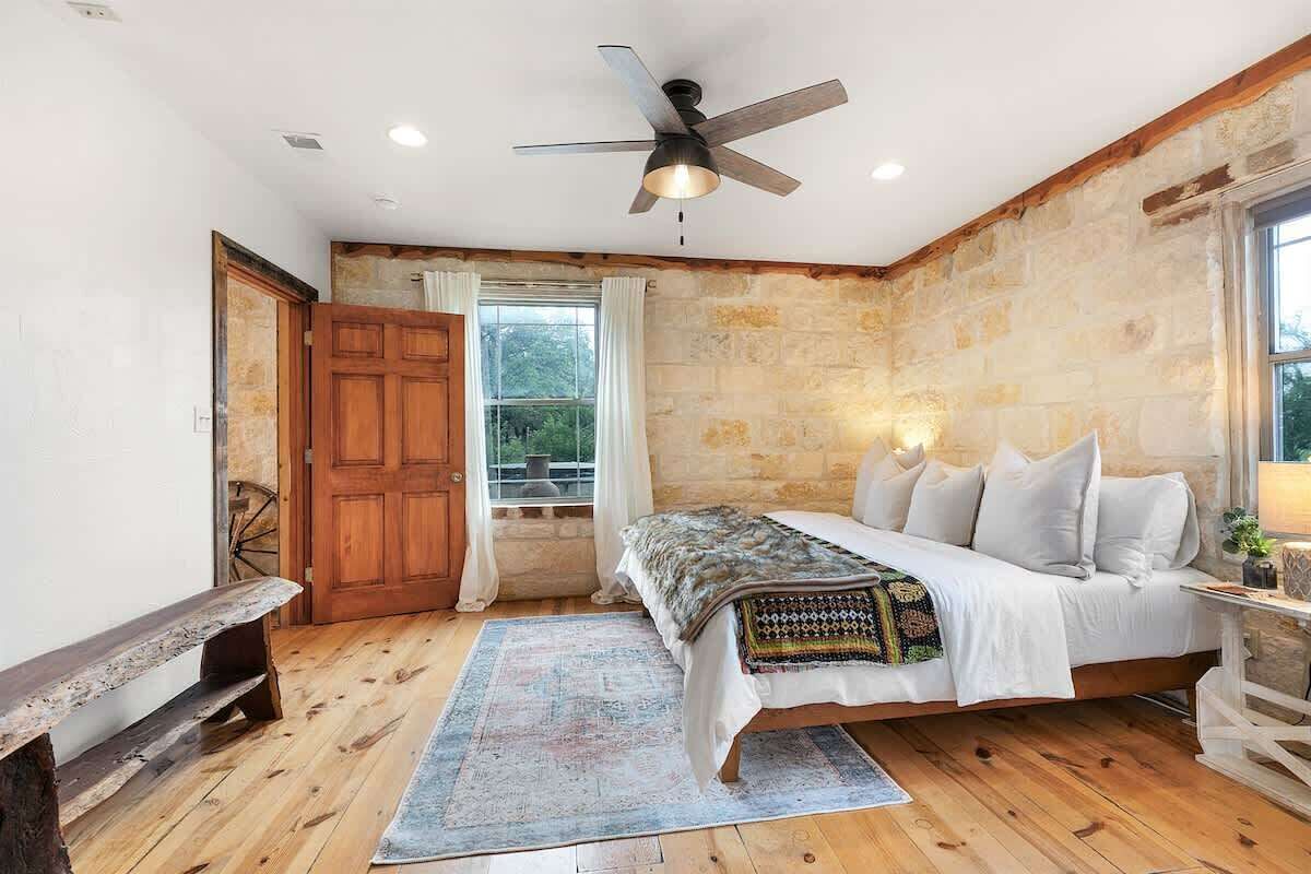 Casa, varias camas, hidromasaje (3797 Grapecreek Rd) | 3 habitaciones, decoración personalizada y muebles diferentes 