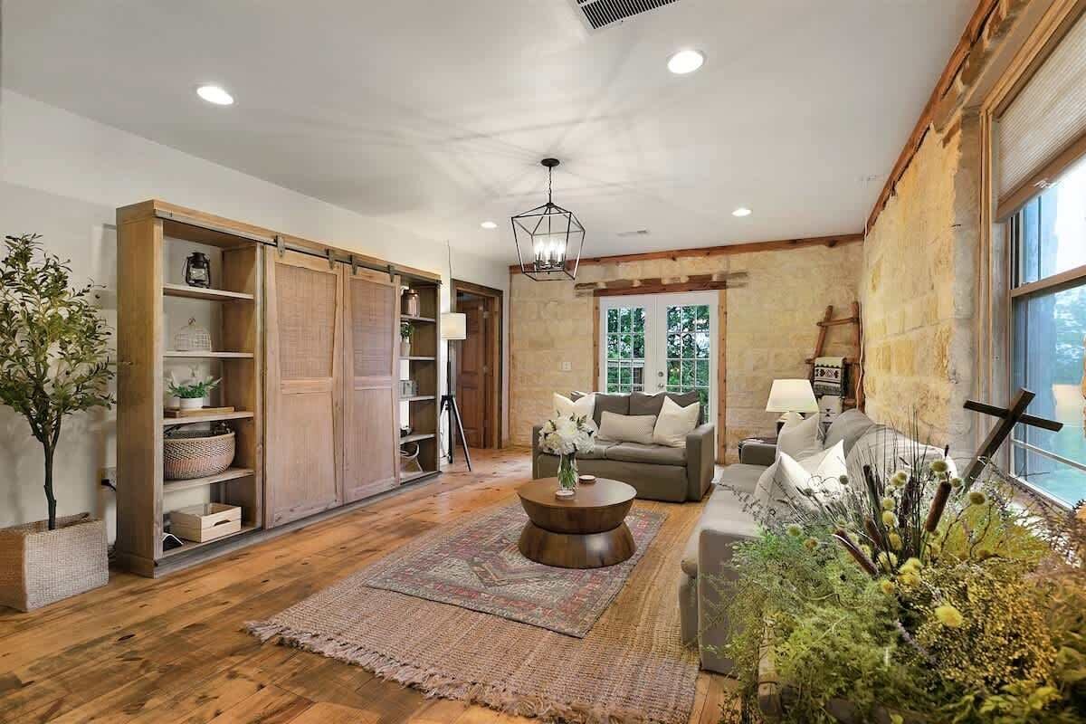 House, Multiple Beds, Hot Tub (3797 Grapecreek Rd) | Living area